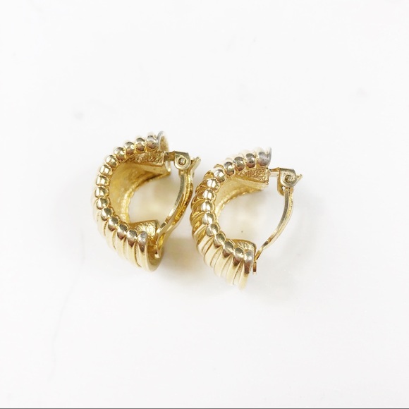 *SOLD*Givenchy Ribbed Gold Clip Earrings - Picture 4 of 6